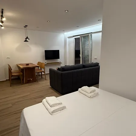 Seaside アパート ドゥラス